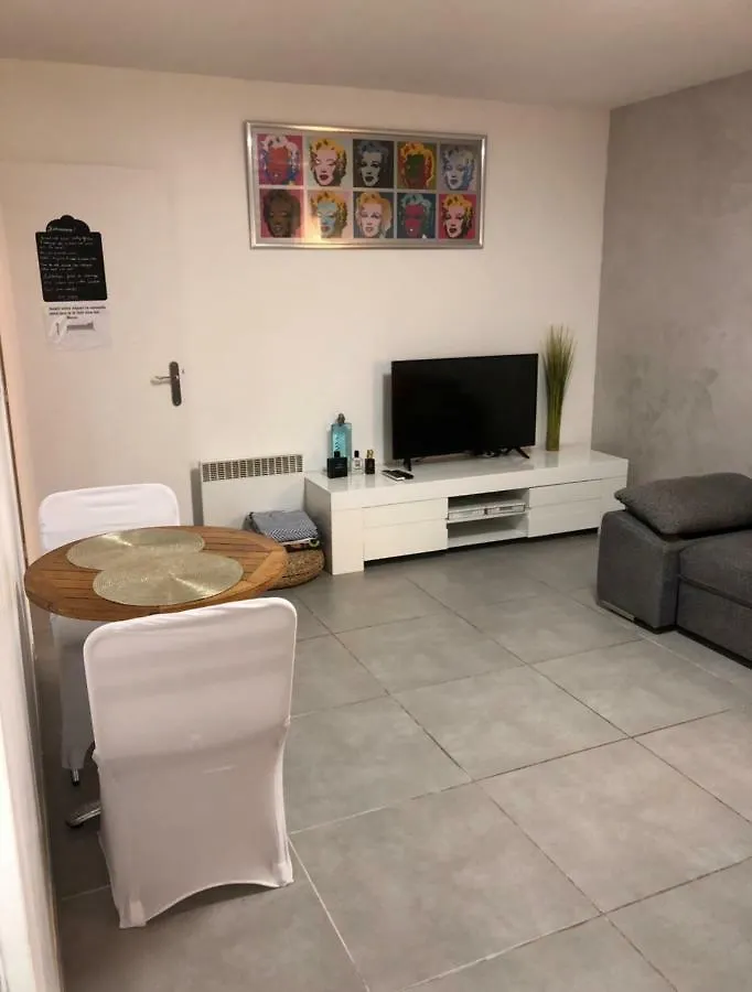 Appartement 151 Chemin de la Colline Saint-Joseph à Marseille 0*,  France